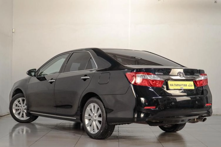 Toyota Camry 4 из 6