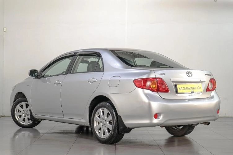 Toyota Corolla 4 из 6