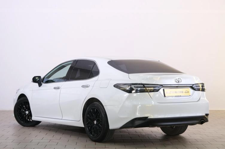 Toyota Camry 4 из 6