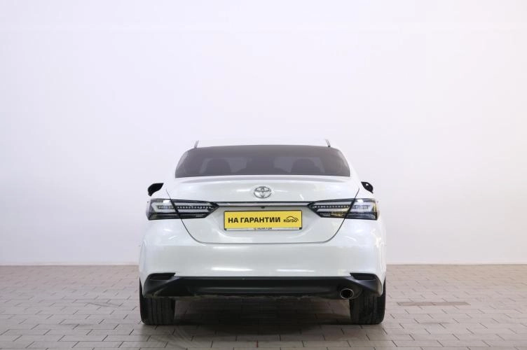 Toyota Camry 5 из 6