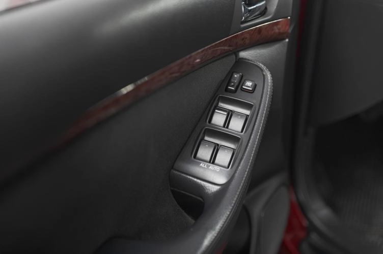 Toyota Avensis 7 из 15