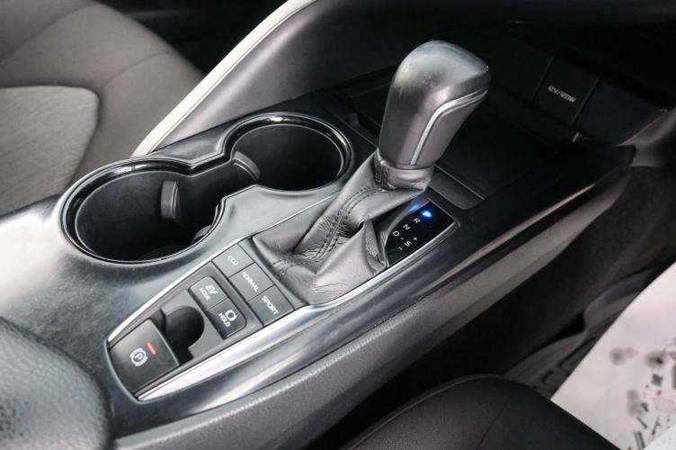 Toyota Camry 16 из 21