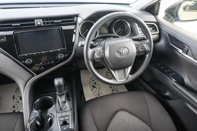 Toyota Camry 9 из 21