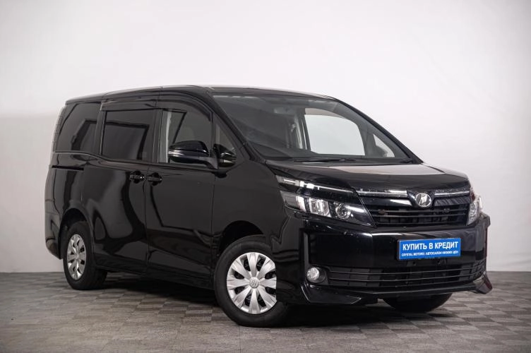 Toyota Voxy 1 из 6