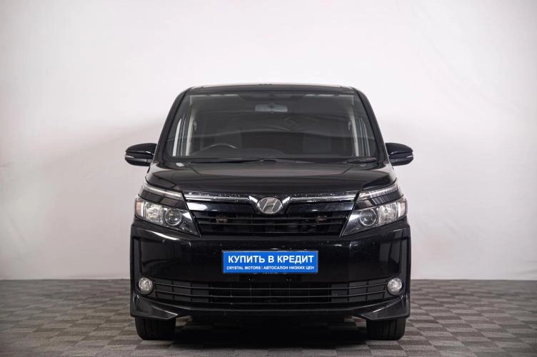 Toyota Voxy 3 из 6