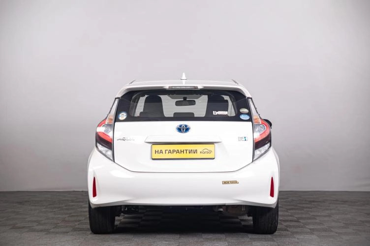 Toyota Aqua 4 из 6