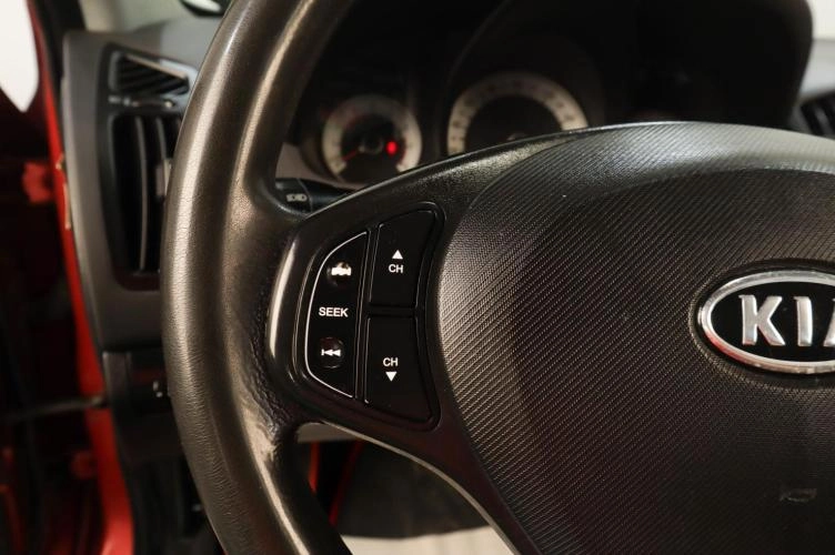 KIA cee'd 11 из 17