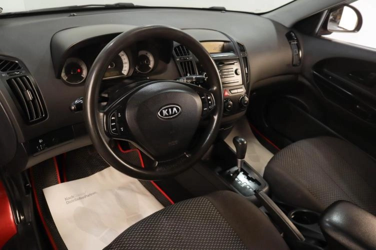 KIA cee'd 8 из 17