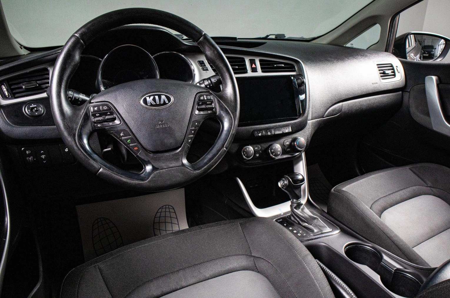 KIA cee'd 11 из 16