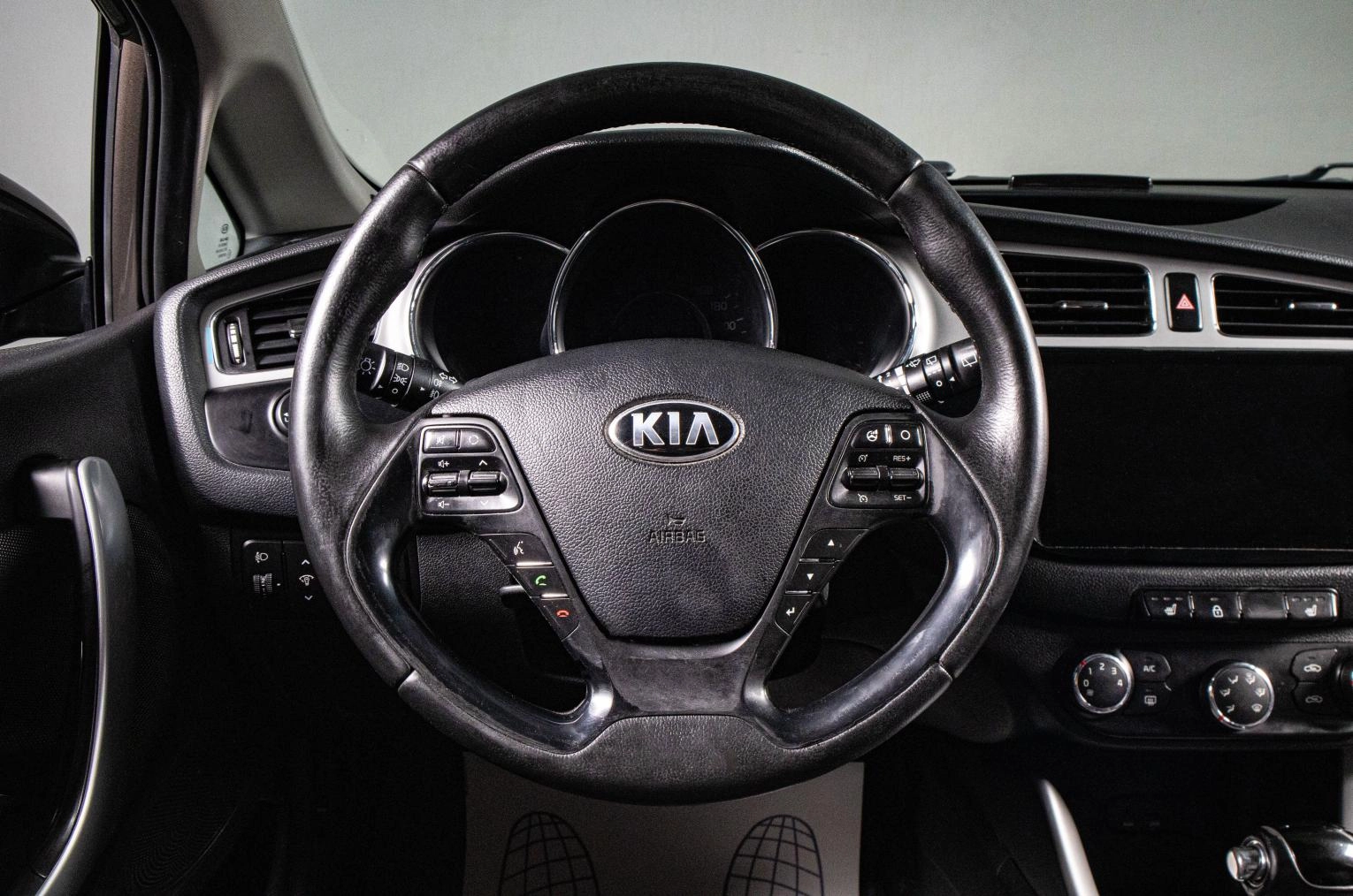 KIA cee'd 10 из 16
