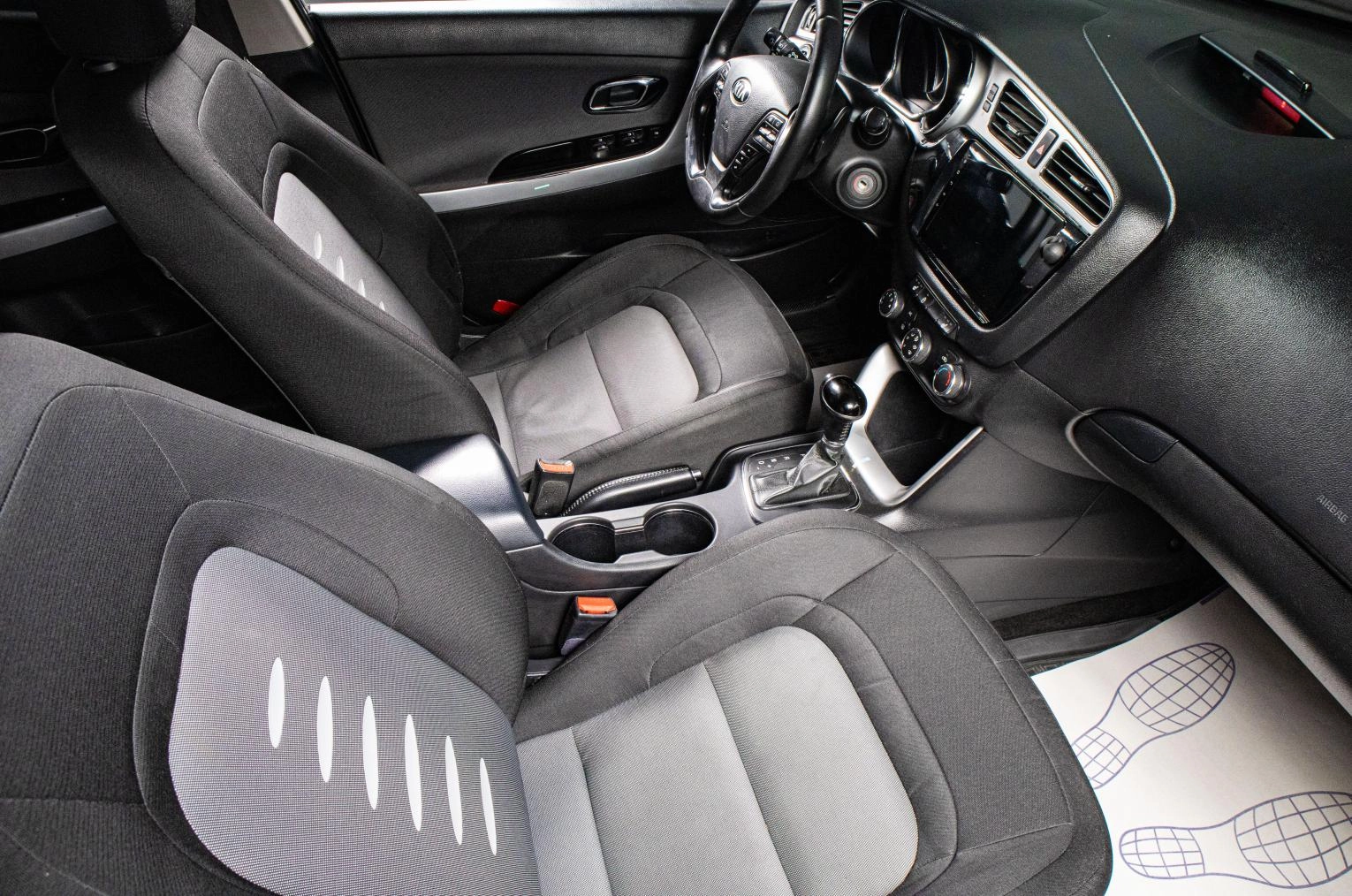 KIA cee'd 9 из 16