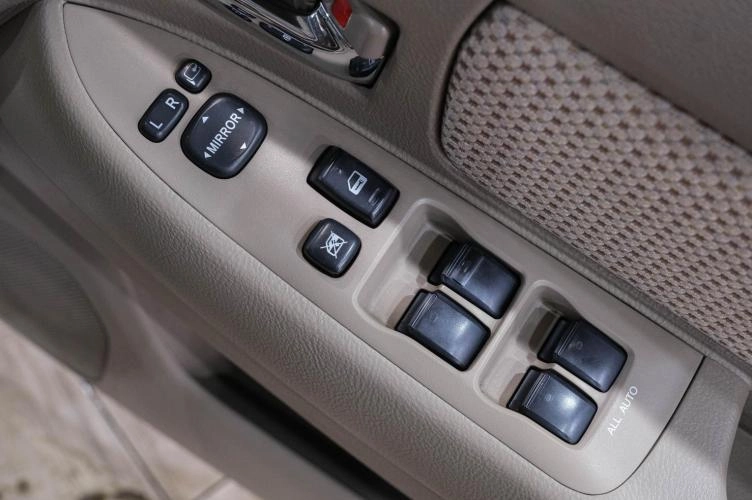 Toyota Raum 23 из 29