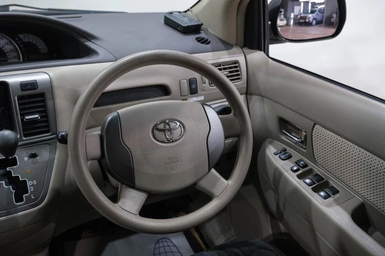 Toyota Raum 18 из 29