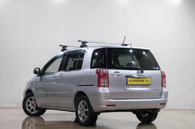 Toyota Raum 4 из 6