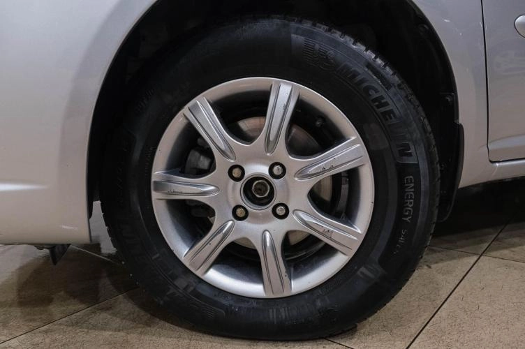 Toyota Raum 11 из 29