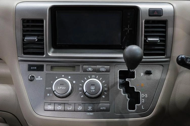 Toyota Raum 26 из 29