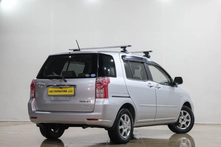 Toyota Raum 6 из 6