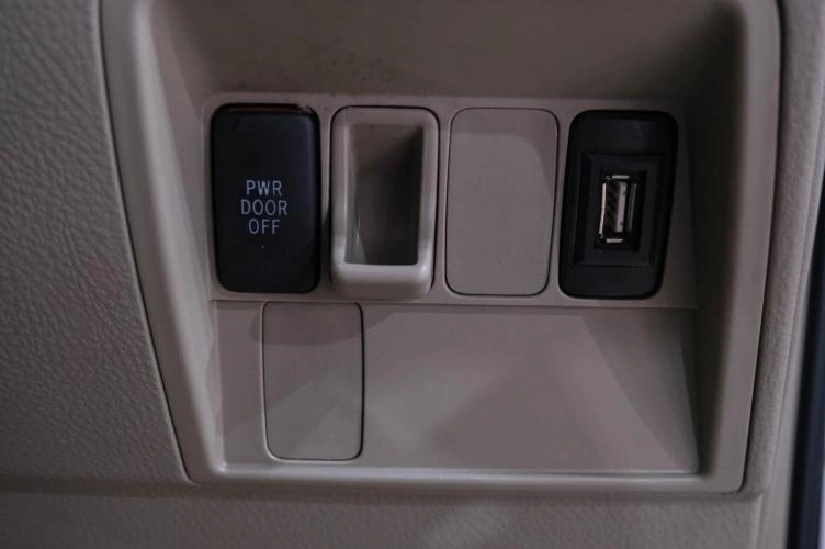 Toyota Raum 22 из 29