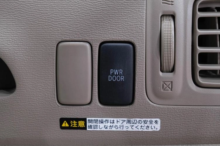 Toyota Raum 24 из 29