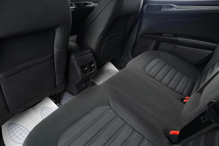 Ford Fusion (North America) 8 из 19
