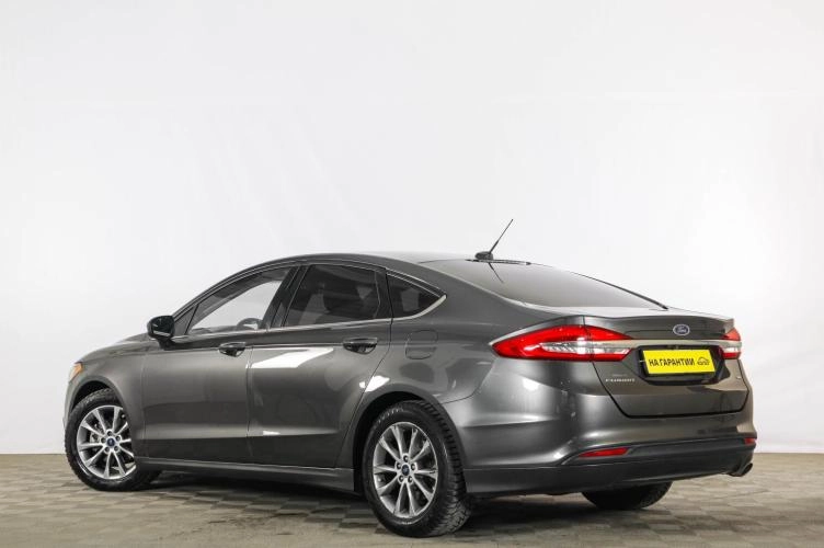 Ford Fusion (North America) 4 из 6
