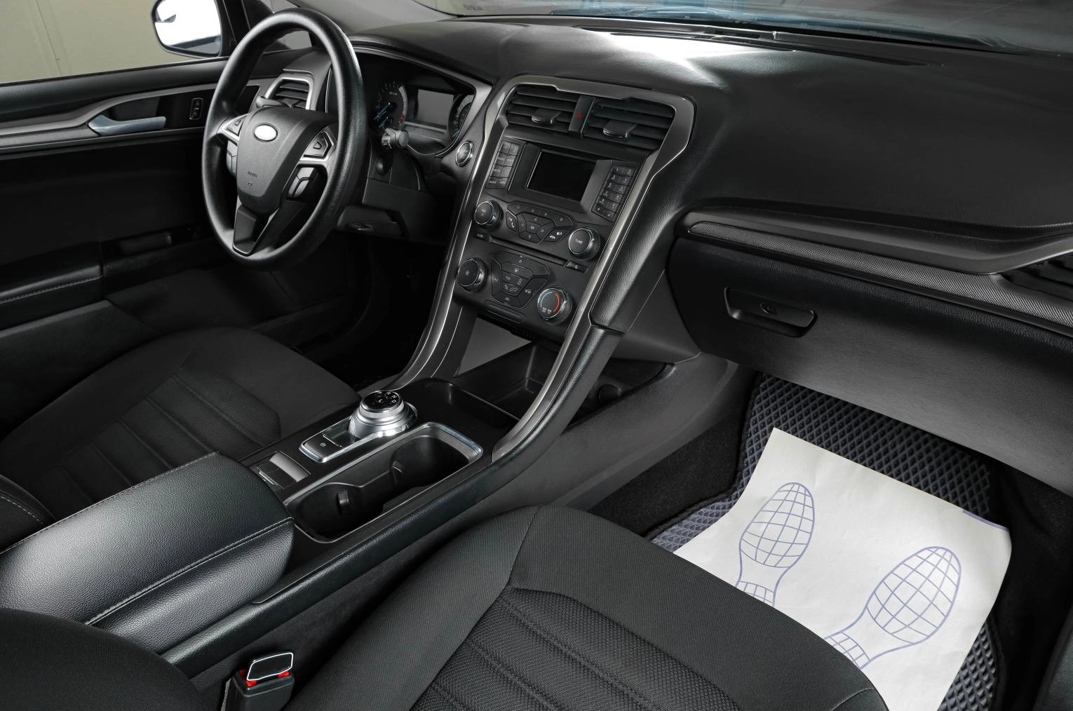 Ford Fusion (North America) 10 из 19