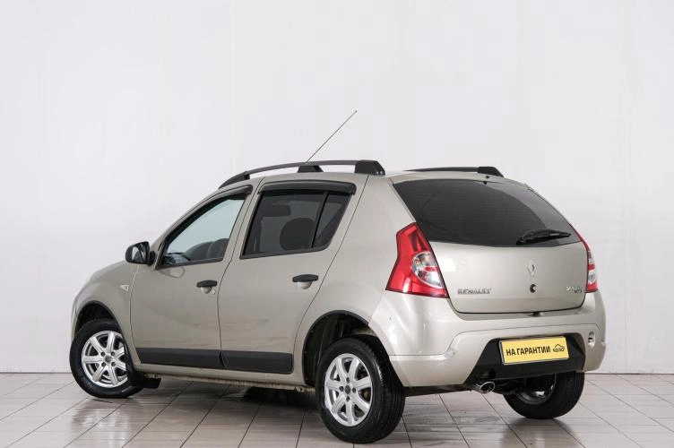 Renault Sandero 4 из 6