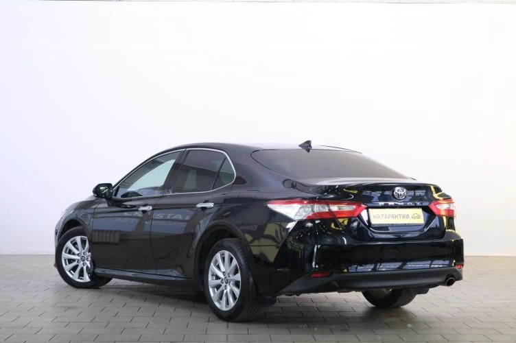 Toyota Camry 4 из 6