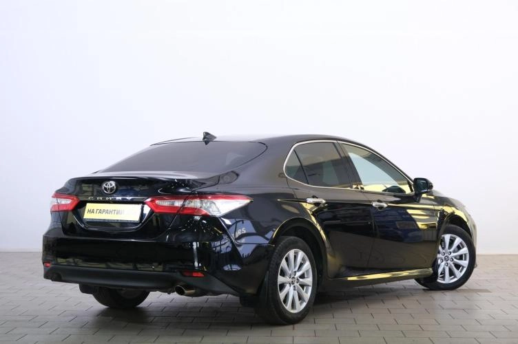 Toyota Camry 6 из 6
