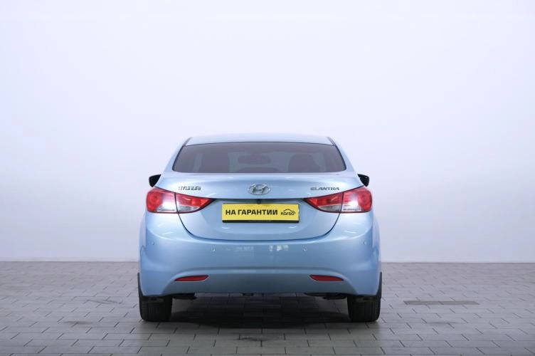 Hyundai Elantra 5 из 6