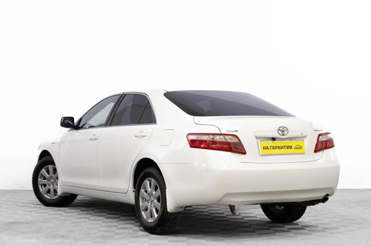 Toyota Camry 6 из 6