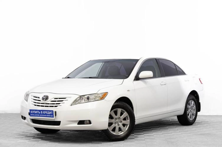 Toyota Camry 3 из 6