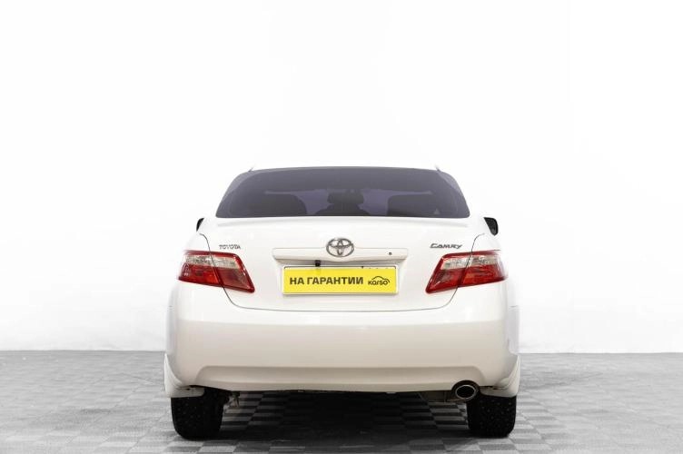 Toyota Camry 5 из 6