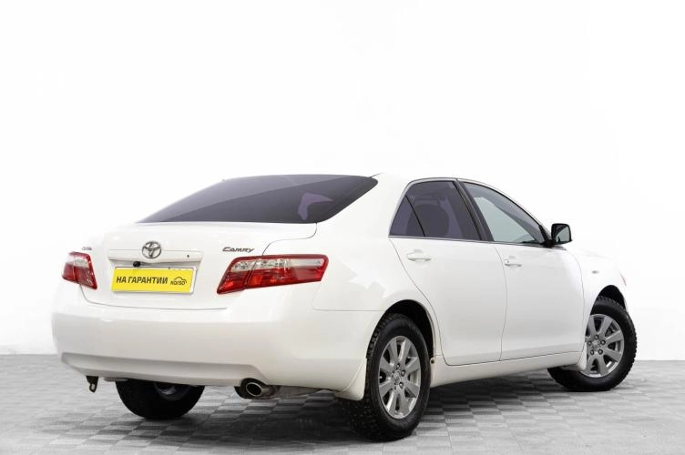 Toyota Camry 4 из 6