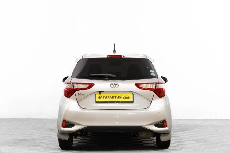 Toyota Vitz 5 из 6