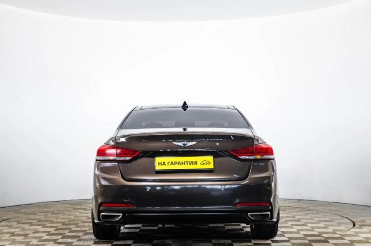 Hyundai Genesis 5 из 6