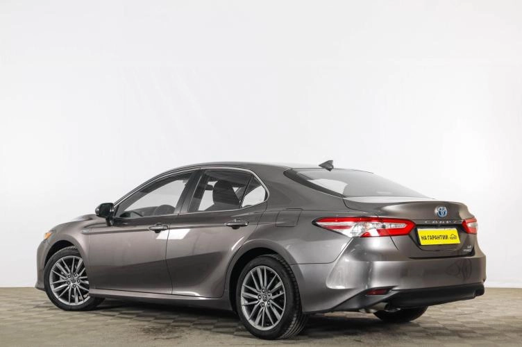 Toyota Camry 4 из 6