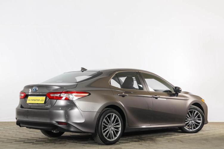 Toyota Camry 6 из 6