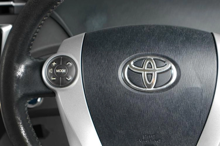 Toyota Prius 14 из 19