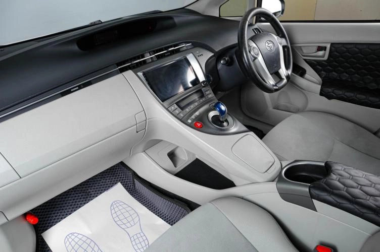 Toyota Prius 10 из 19