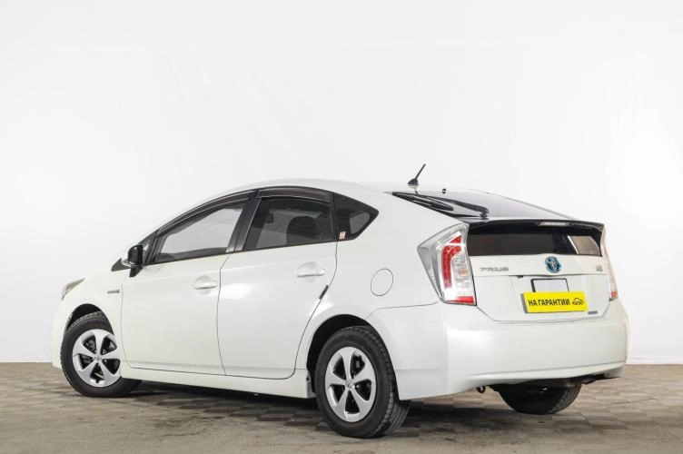 Toyota Prius 4 из 6