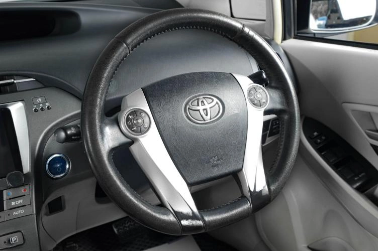Toyota Prius 11 из 19