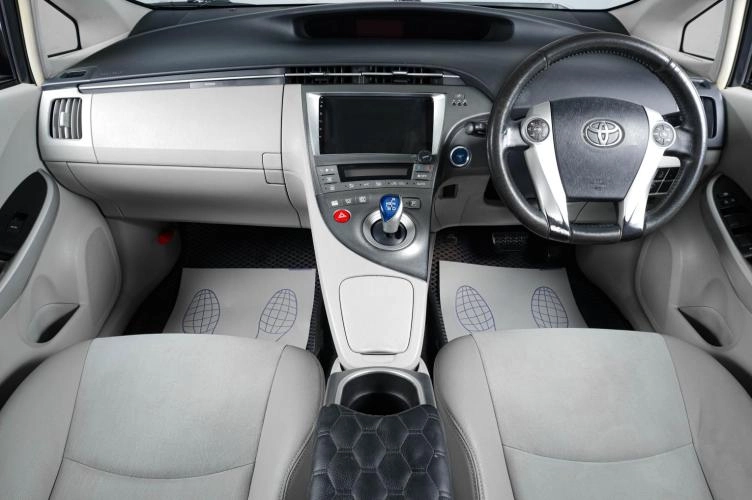Toyota Prius 12 из 19