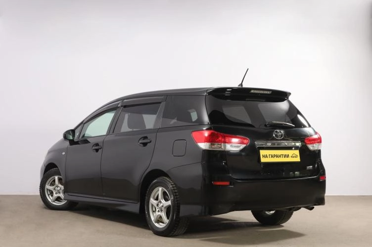 Toyota Wish 4 из 6