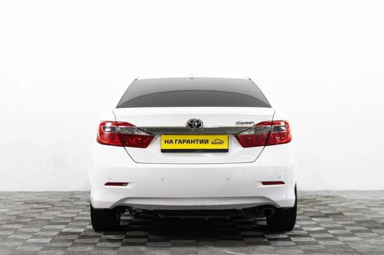 Toyota Camry 5 из 6