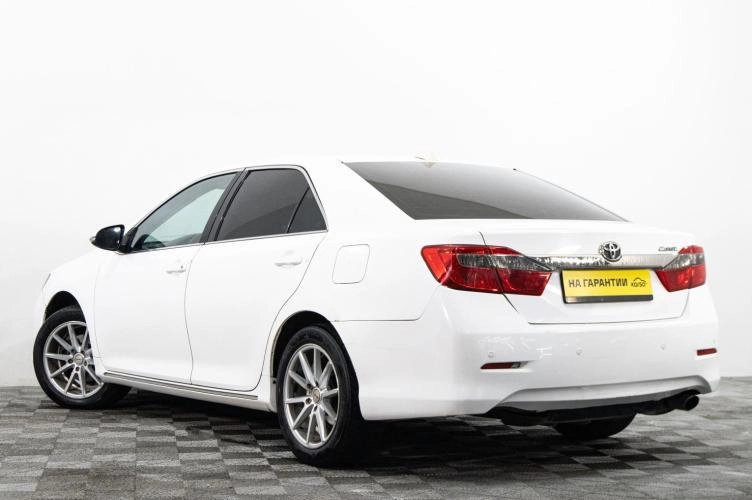Toyota Camry 4 из 6