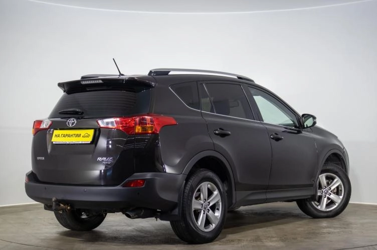 Toyota RAV4 4 из 6