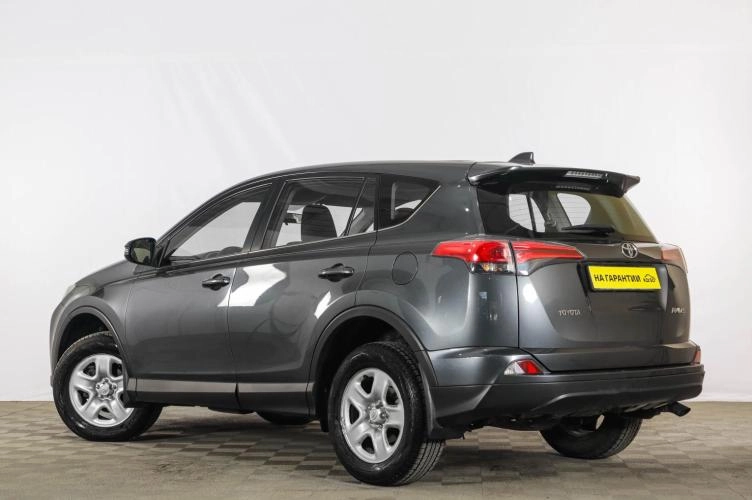Toyota RAV4 4 из 6