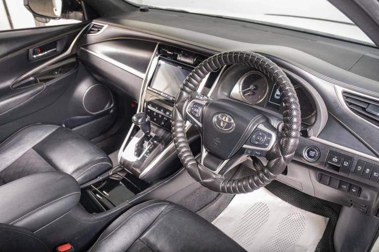 Toyota Harrier 8 из 20