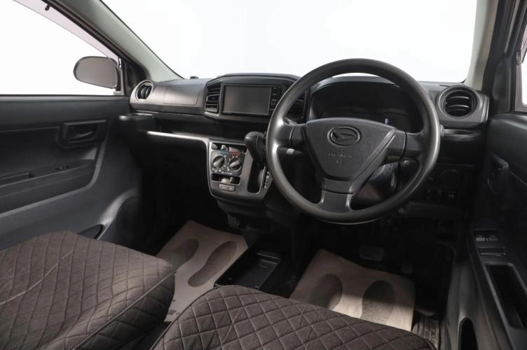 Daihatsu Mira e:S 9 из 15